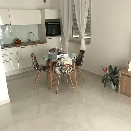 Sweet Apartment *