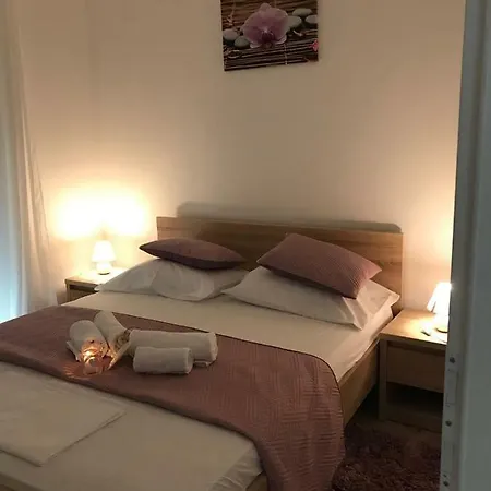 Apartment Sweet Split