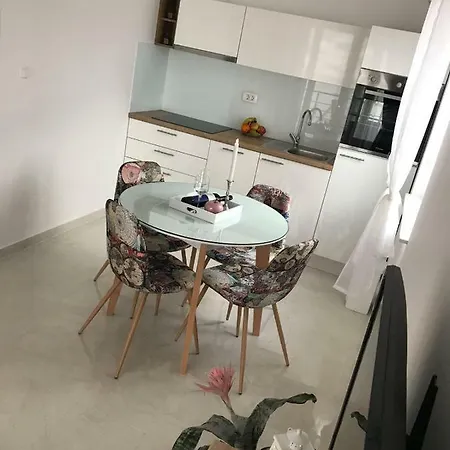 Sweet Apartment *