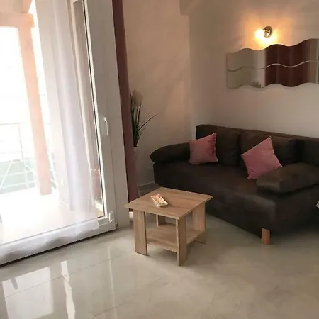 Apartment Sweet Split