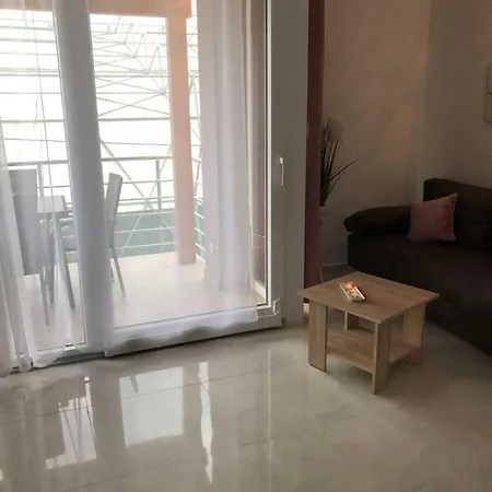 Apartment Sweet Split