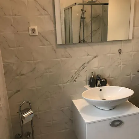 Apartment Sweet Split
