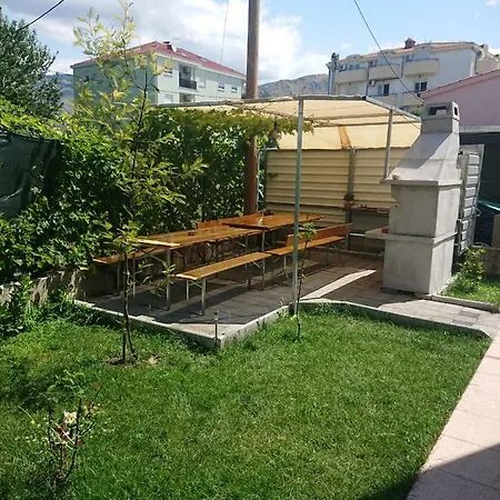 Apartment Sweet Split