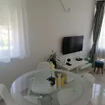 Apartment Sweet Split