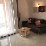 Apartment Sweet Split